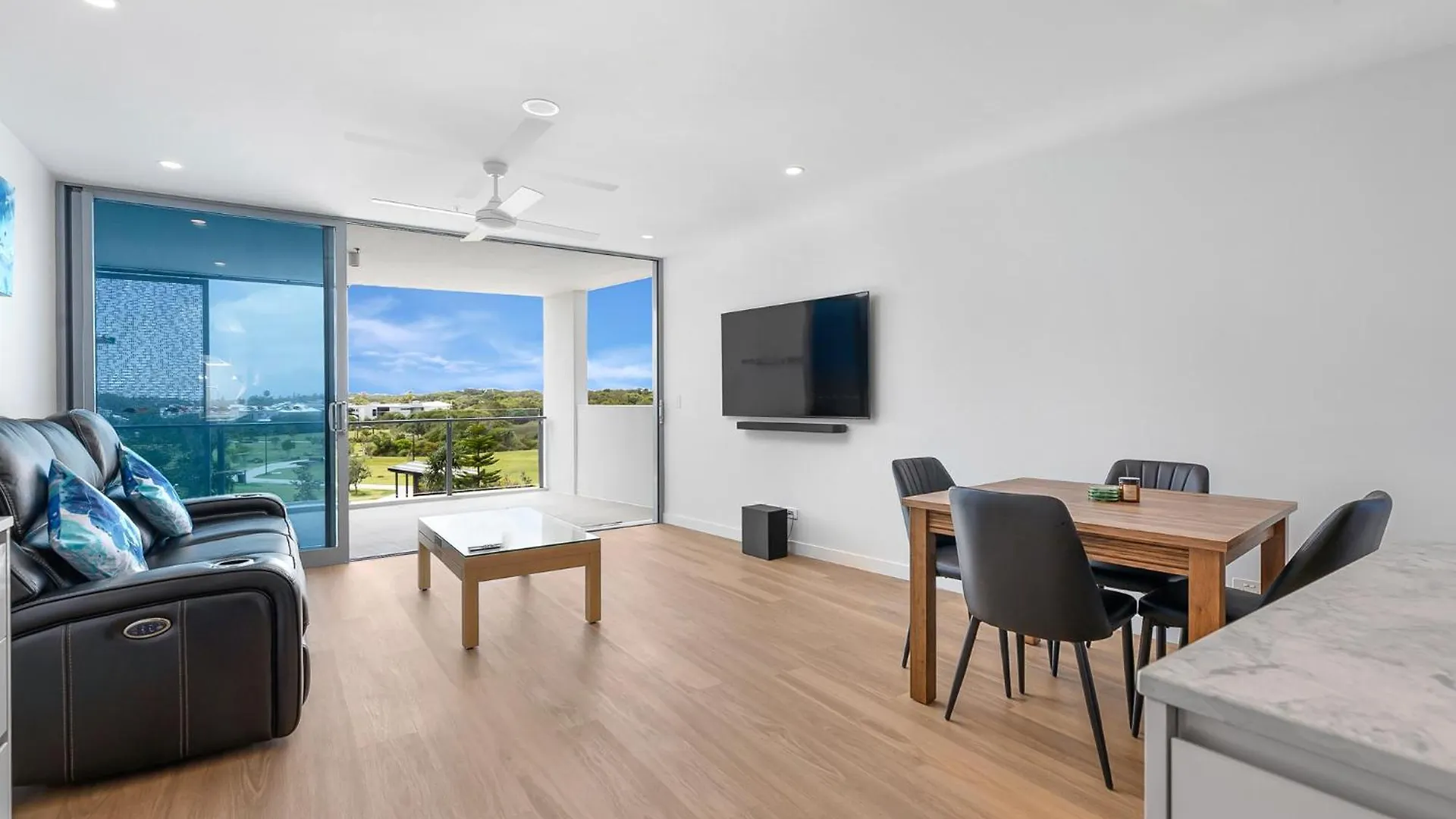 Bokarina Beach Apartments, Ascend Hotel Collection Kawana Waters Australia